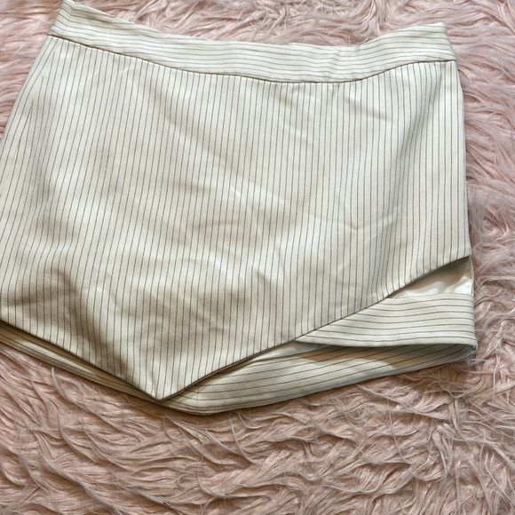 Mason by Michelle Mason Cut Out Pinstripe Mini Skirt sz 4 - Picture 5 of 9